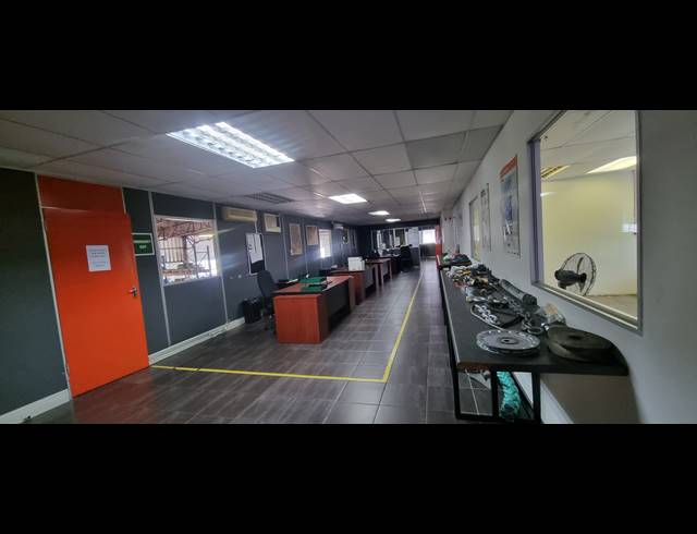 2,709M² WAREHOUSE FOR SALE IN JACOBS